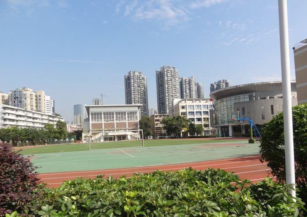四川大學附屬中學地理位置和咨詢電話是？