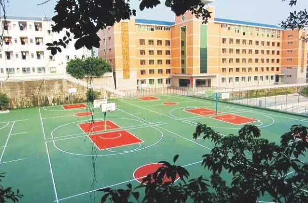 渠縣中學(xué)地理位置在哪兒？