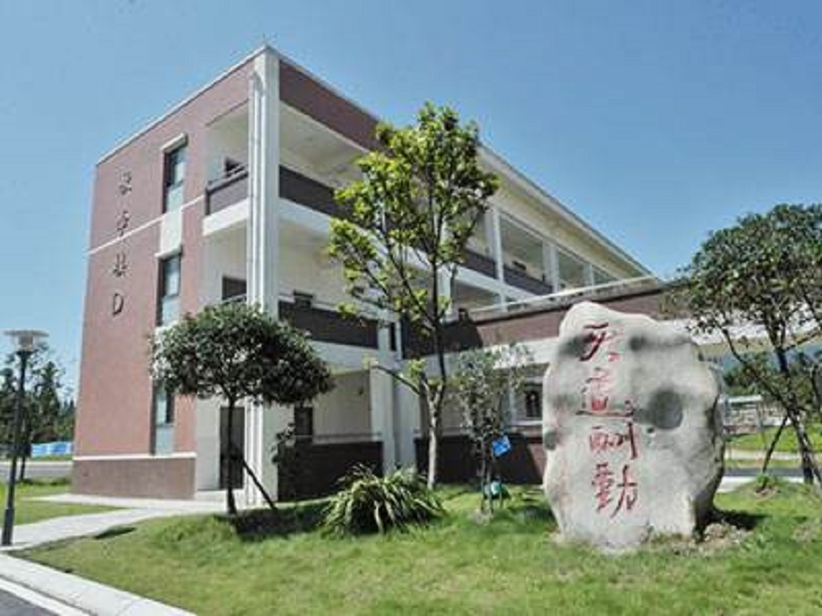 青城山高級(jí)中學(xué)師資力量怎么樣？
