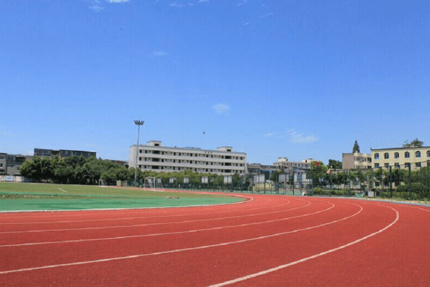 成都市籍田中學2018年中考分數(shù)線是多少？