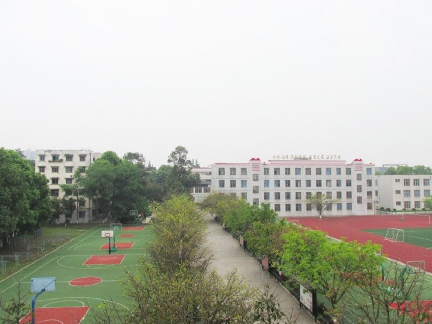 青白江中學(xué)環(huán)境好不好？