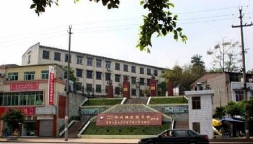 資陽外國語學校環(huán)境、教學設施好不好？