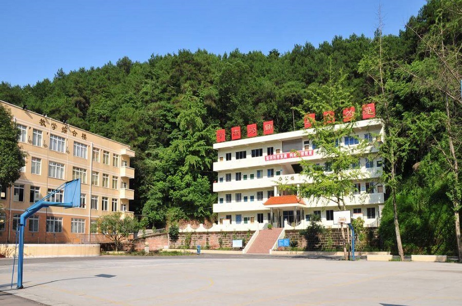 樂山四中地址在哪里？