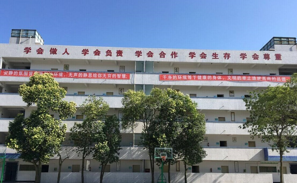自貢市第二十二中學(xué)的招生辦電話是多少？