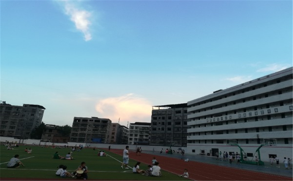 鐵佛中學學校詳細地址在什么地方？