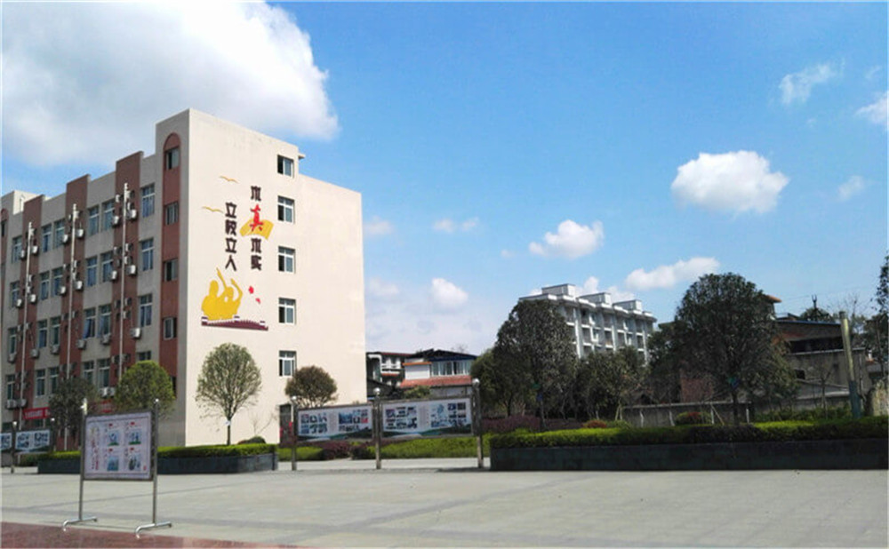 自貢市江姐中學(xué)具體地址在什么地方？