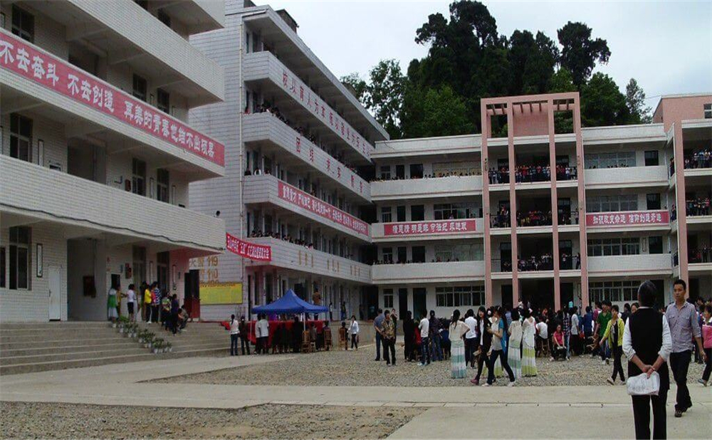 玉山中學(xué)學(xué)校詳細地址在什么地方？