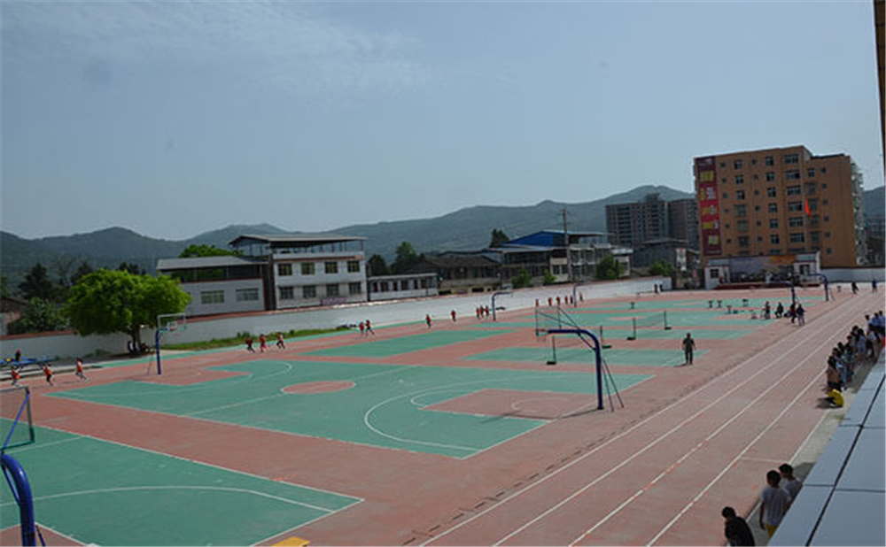 曾口中學(xué)學(xué)校環(huán)境怎么樣？