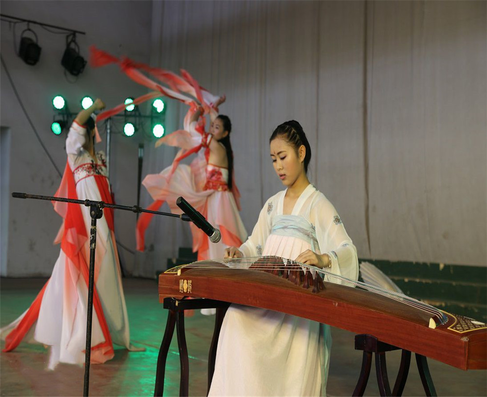 渠縣中學學校的環(huán)境怎么樣？