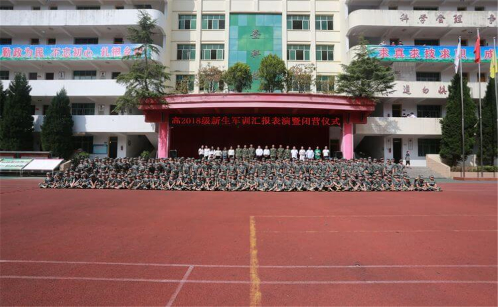 恩陽登科中學學校學費多少錢一年？