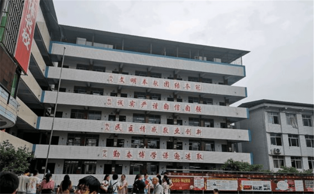資中縣第三中學學校環(huán)境怎么樣？