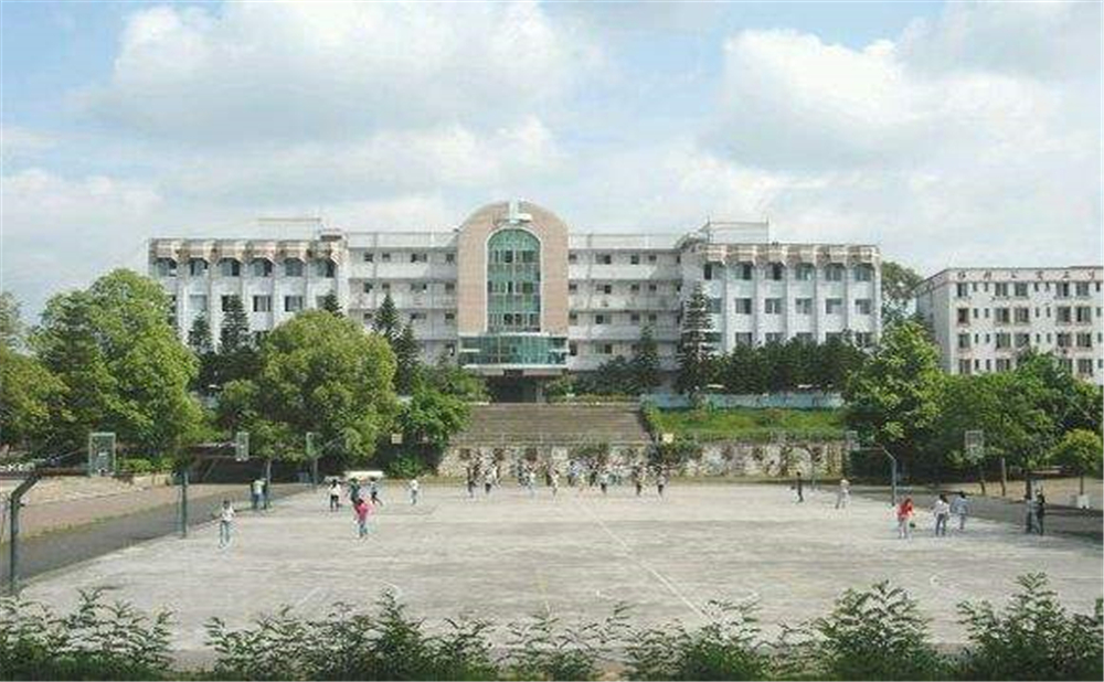 內(nèi)江十中學校環(huán)境怎么樣？