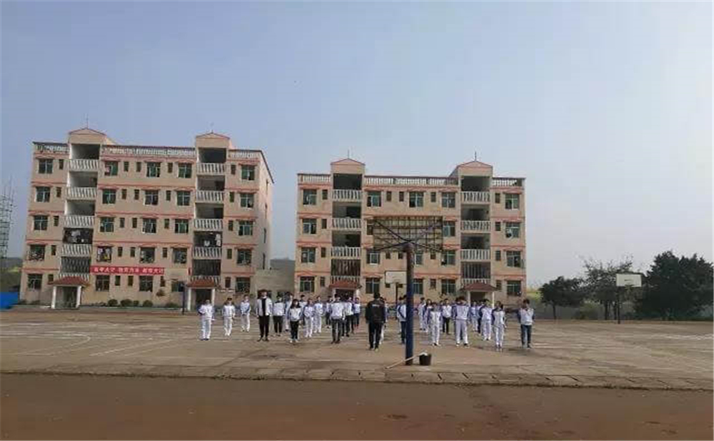 內(nèi)江市第十一中學2020年學校學費多少錢一年？