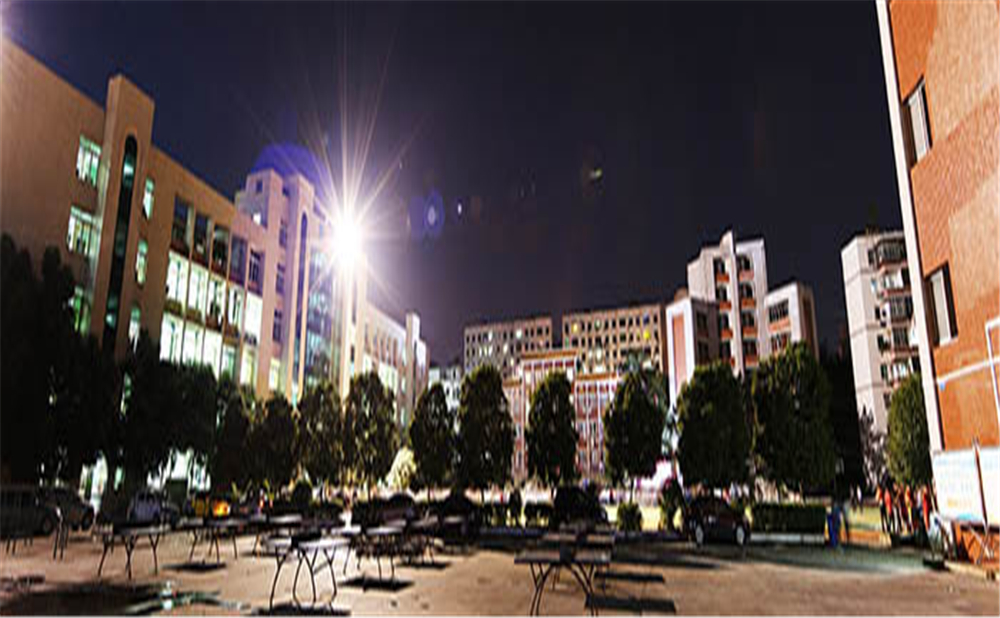 南充市白塔中學(xué)學(xué)校環(huán)境怎么樣？