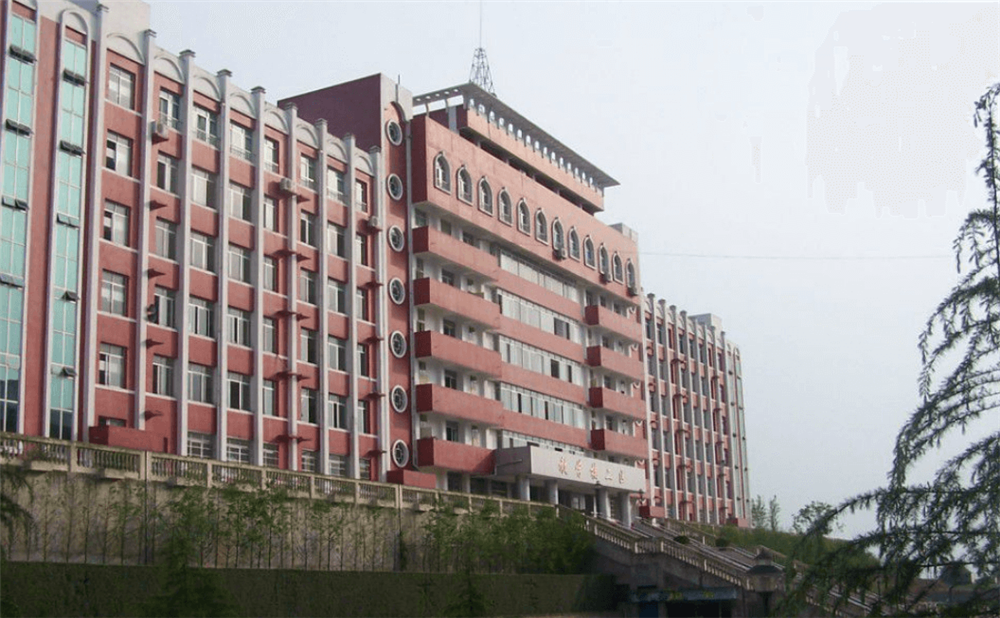 南充十一中2020年學(xué)校學(xué)費(fèi)多少錢一年？