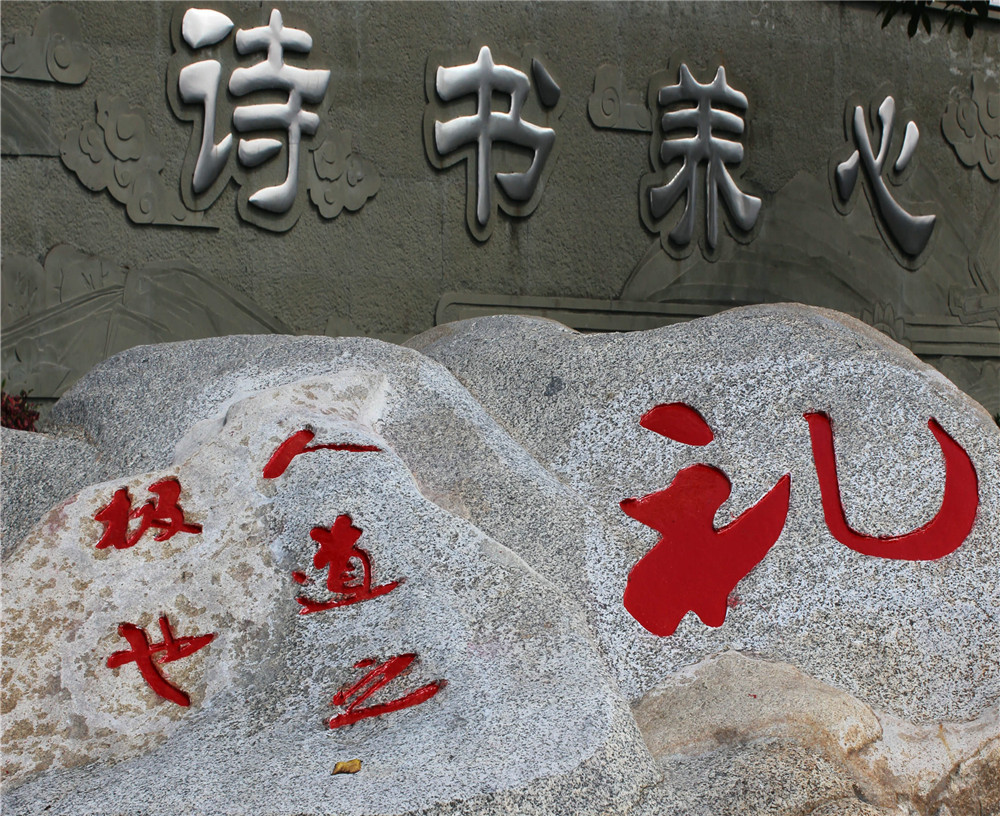 攀枝花市大河中學(xué)校招辦電話是多少？