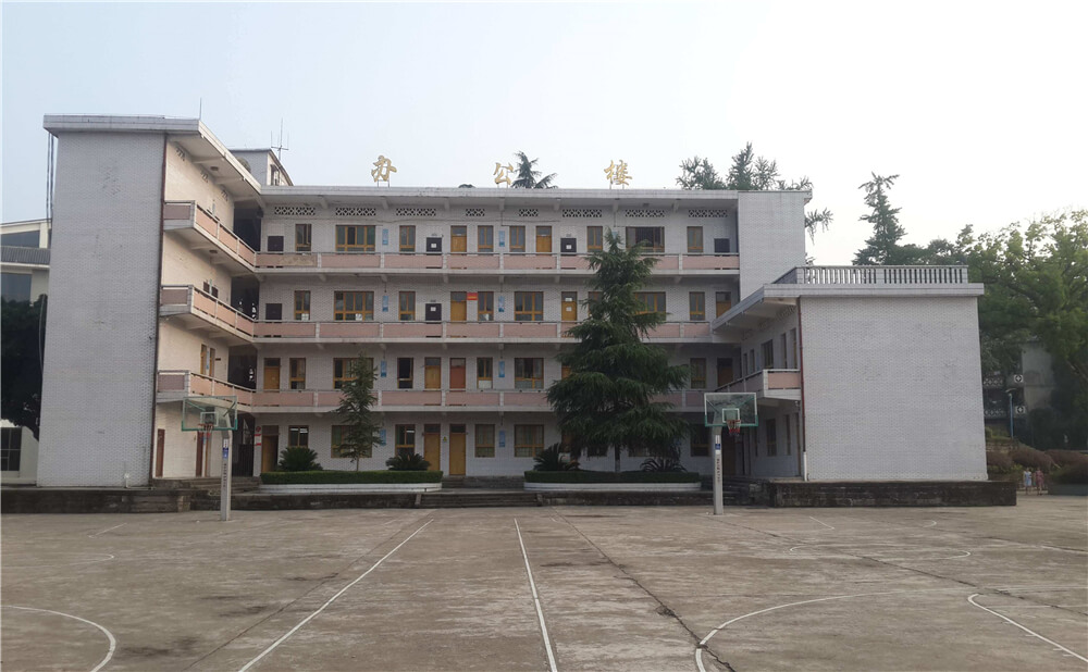蓬安中學(xué)學(xué)校環(huán)境怎么樣？
