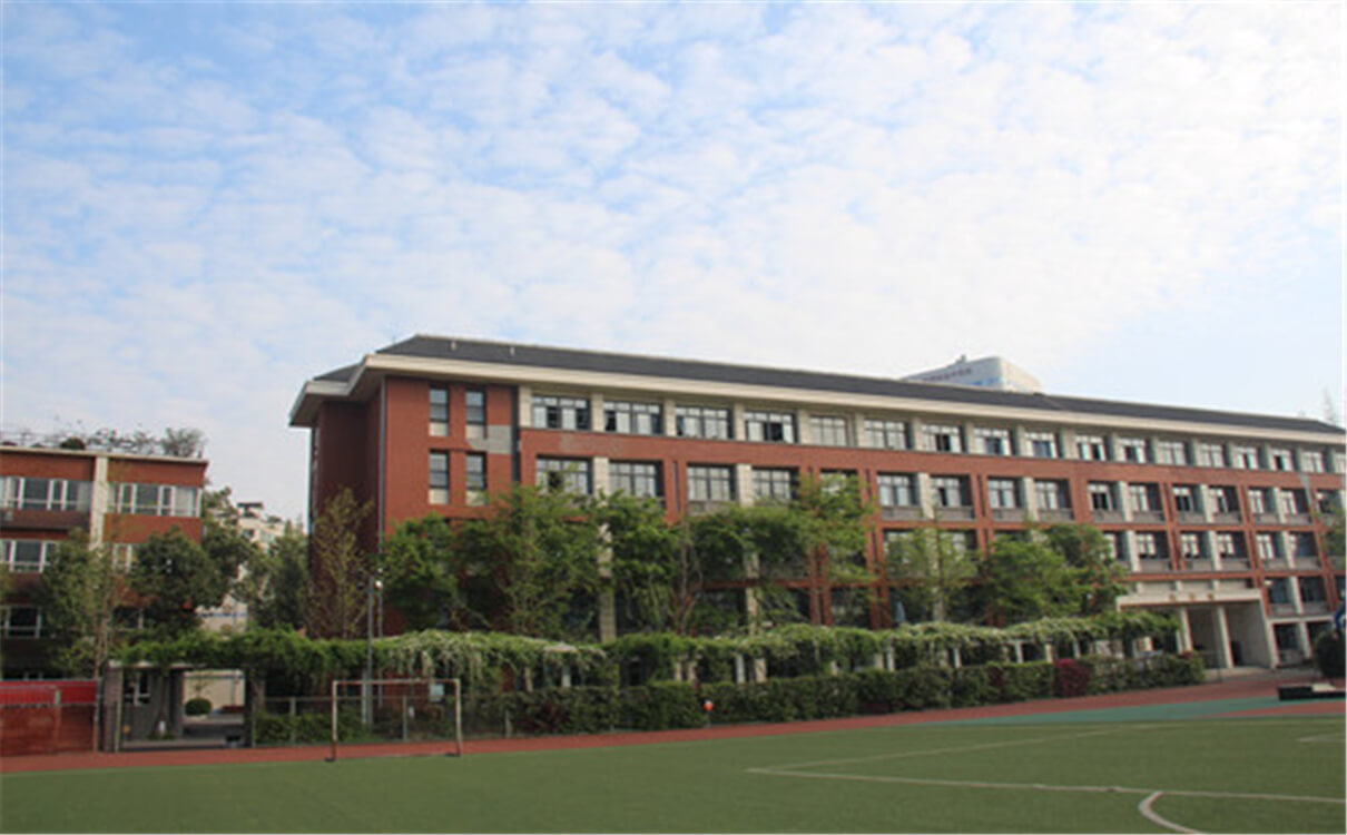 成都七中八一學校高中部的錄取分數(shù)是多少？