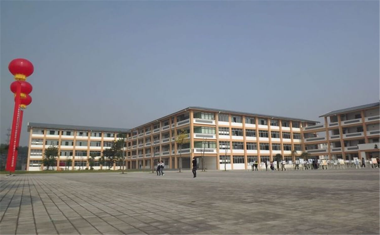 城廂中學(xué)每年的學(xué)費(fèi)是多少錢(qián)？