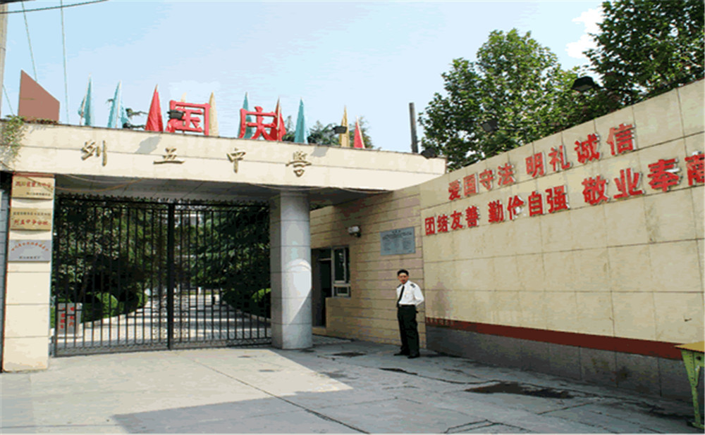 成都列五中學(xué)高中部的錄取分?jǐn)?shù)是多少？