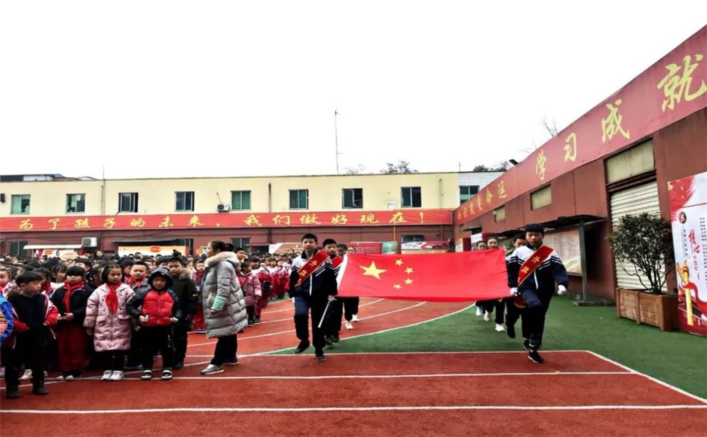 成都文武學(xué)校去年的錄取分數(shù)線是多少？