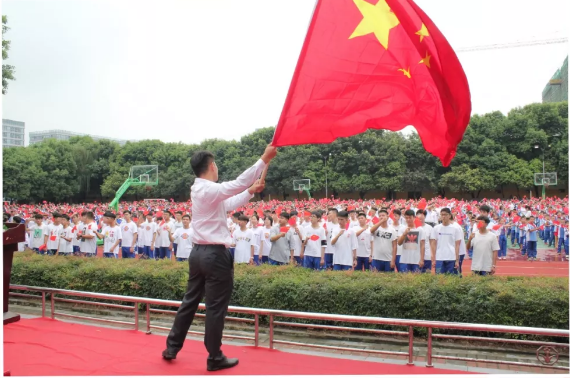 成都石室佳興外國語學校的學費是多少？