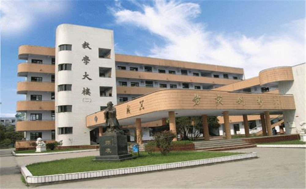 西南交通大學(xué)附屬中學(xué)的學(xué)費(fèi)是多少？