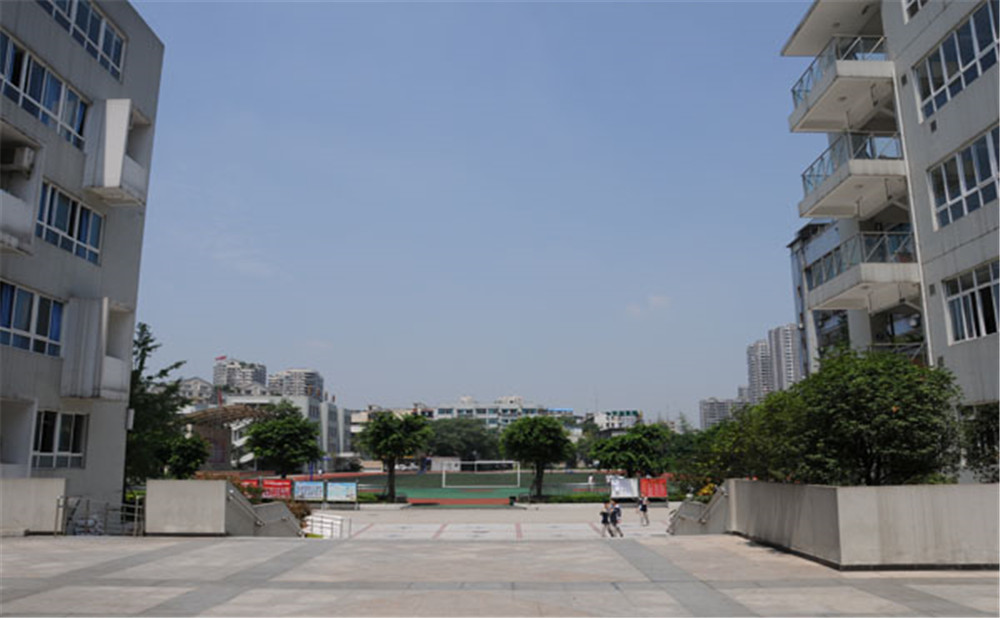 成都鐵路中學(xué)近三年的錄取分數(shù)是多少？