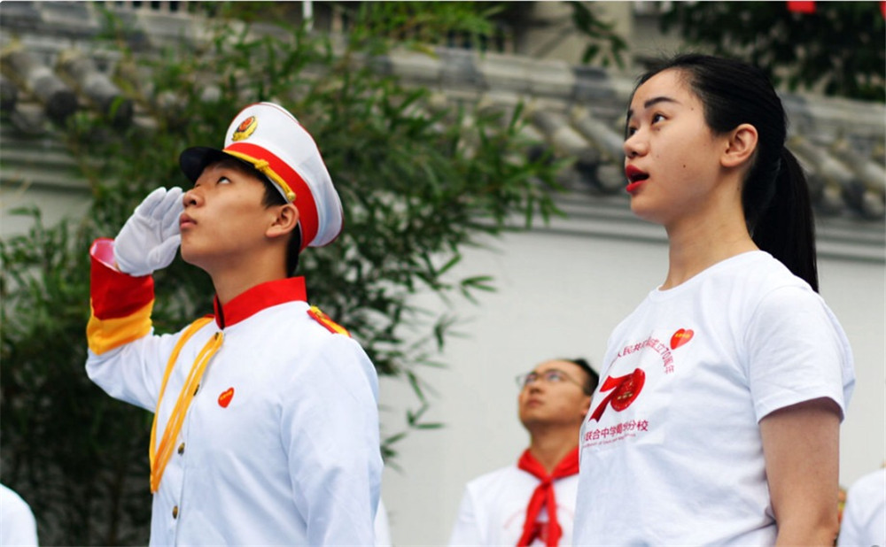 石室聯(lián)合中學(xué)蜀華分校一年的學(xué)費是多少？