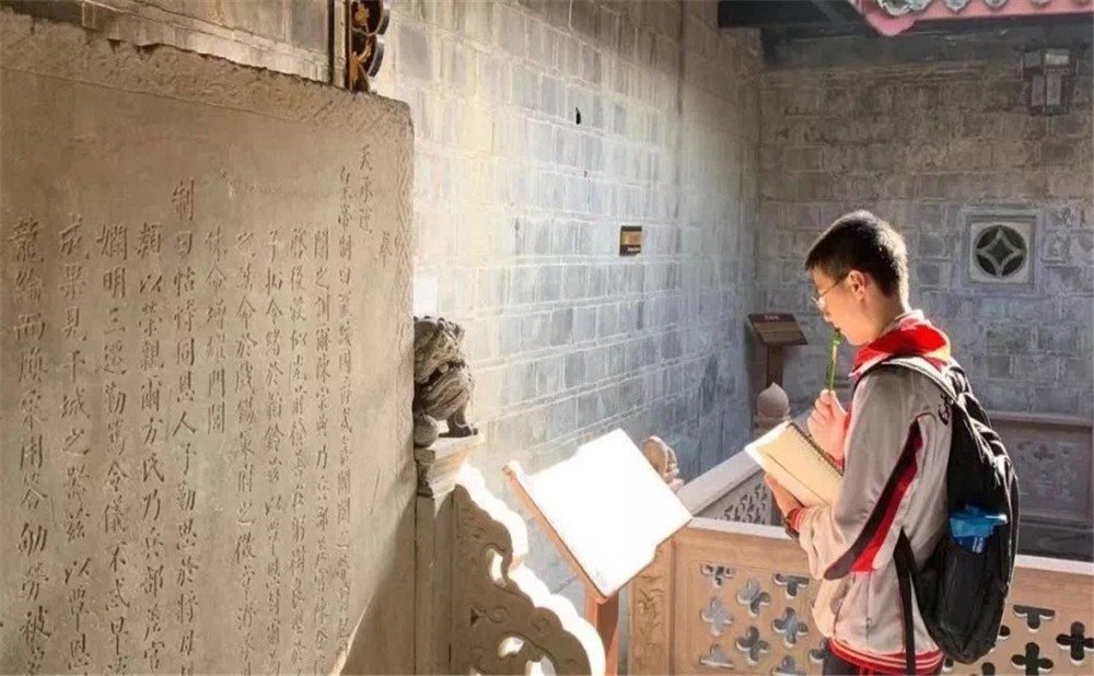四川師范大學(xué)附屬中學(xué)本科升學(xué)率是多少？