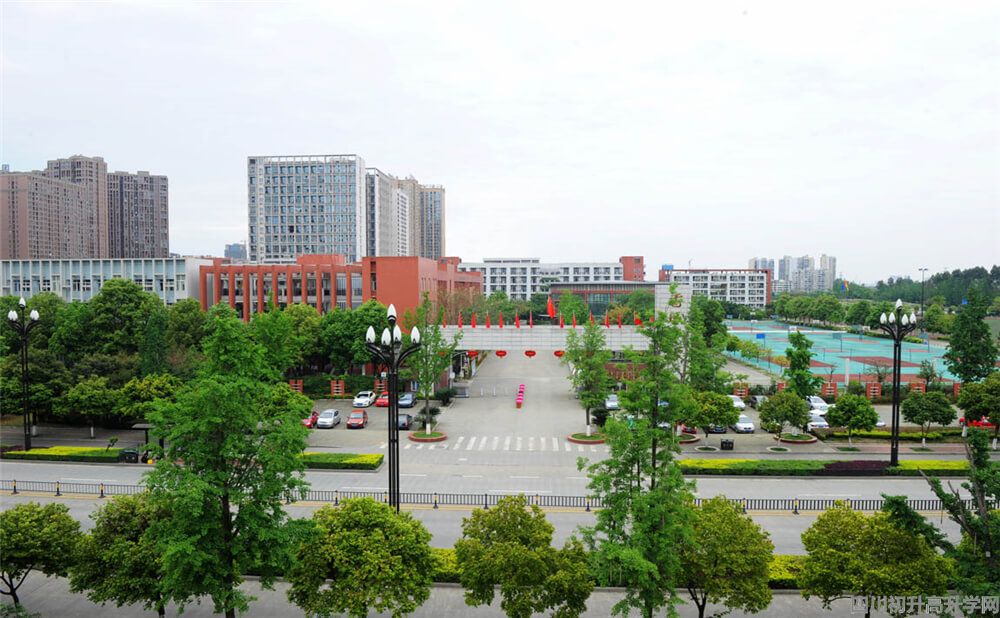 香城中學的住宿怎么樣？