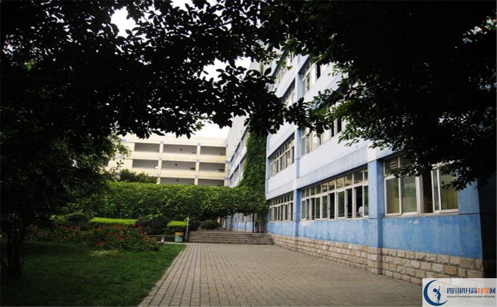 四川師范大學(xué)實(shí)驗(yàn)外國語學(xué)校高中本部的錄取分?jǐn)?shù)是多少？