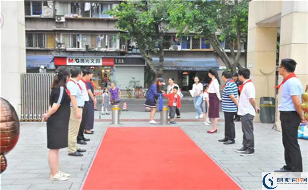 2020成都市石室聯(lián)中蜀華分校初升高的學費是多少？