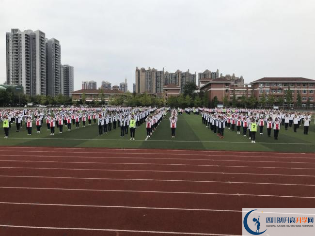 2020崇慶中學(xué)初升高的學(xué)費(fèi)是多少？