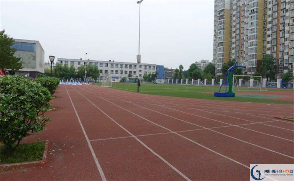 成都成飛中學(xué)的收費(fèi)標(biāo)準(zhǔn)是多少？