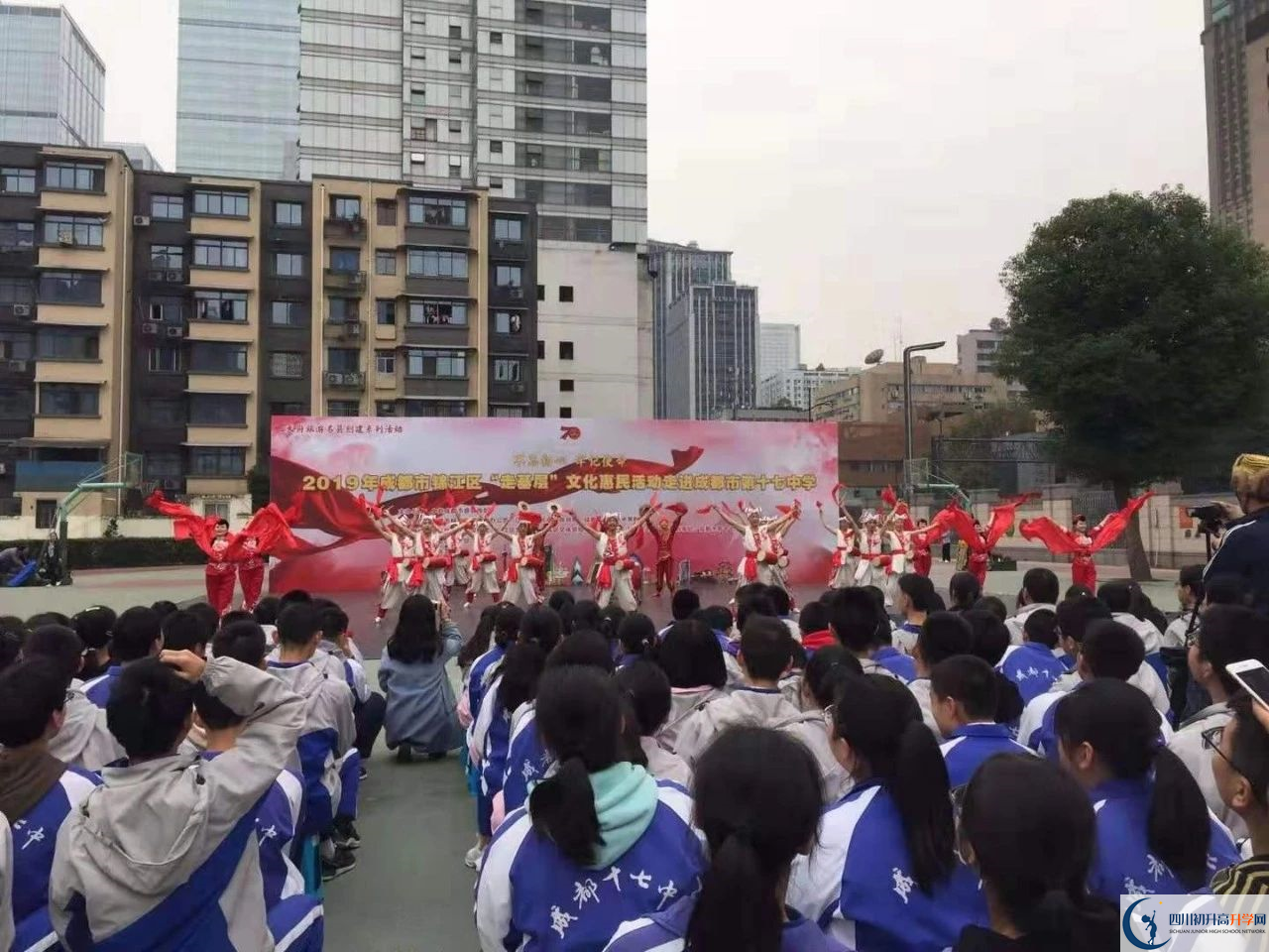 中考成都市第十七中學(xué)的招生分?jǐn)?shù)線是多少？