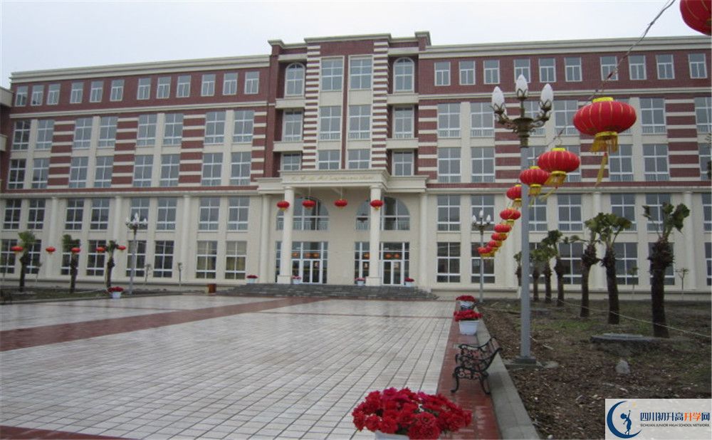 四川師范大學附屬第三實驗中學的學費大概是多少？