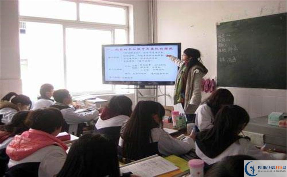 大邑縣實(shí)驗(yàn)中學(xué)初升高的分?jǐn)?shù)線是多少？