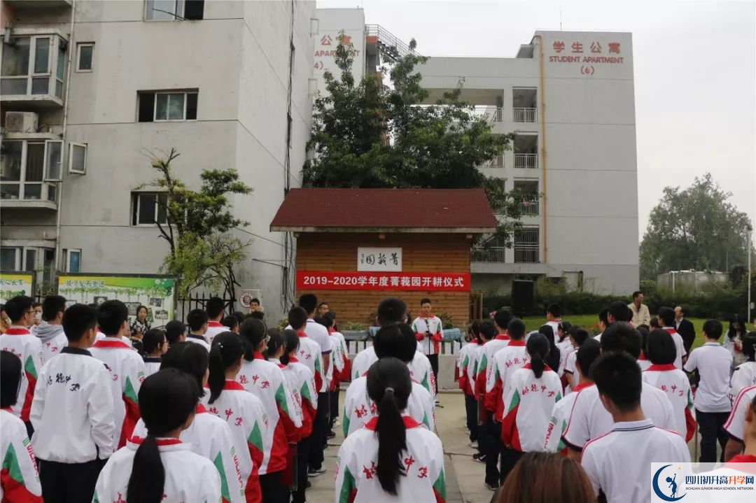 成都樹德中學(xué)光華校區(qū)一年的學(xué)費是多少？
