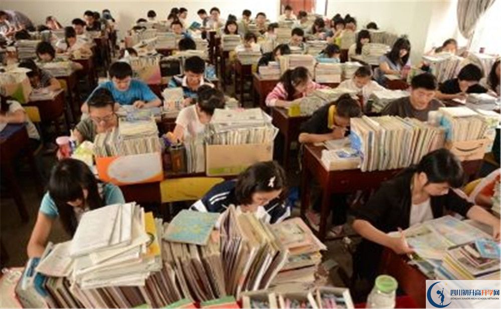 成都列五中學(xué)的招生分?jǐn)?shù)線是多少？