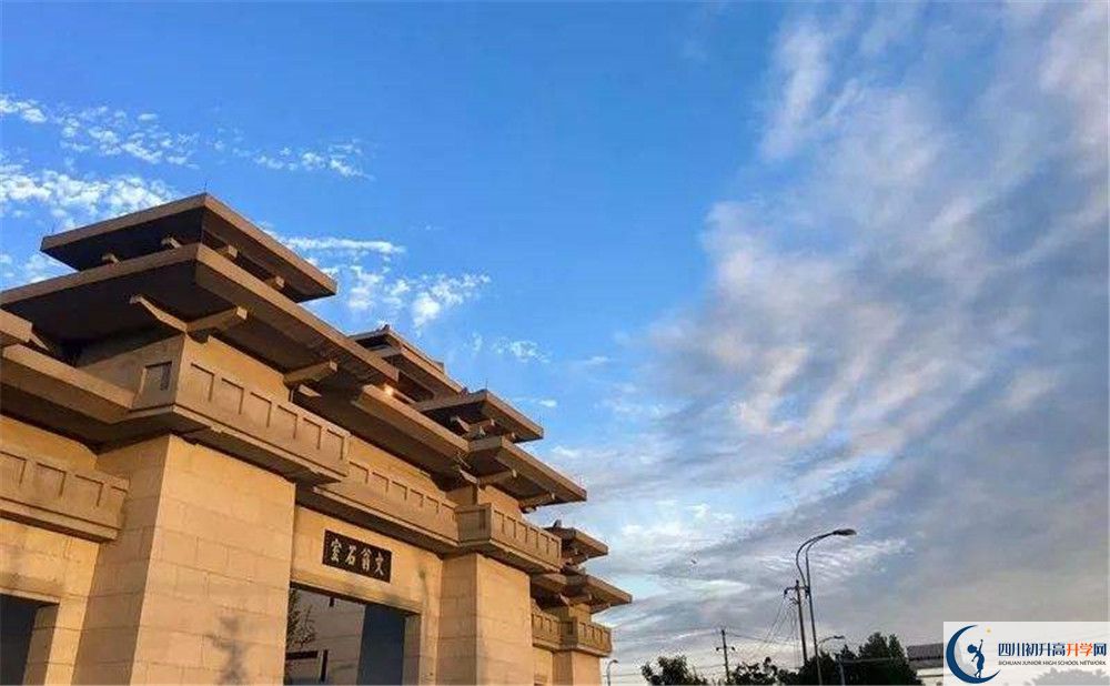 成都石室中學(xué)北湖校區(qū)的一年學(xué)費(fèi)是多少？