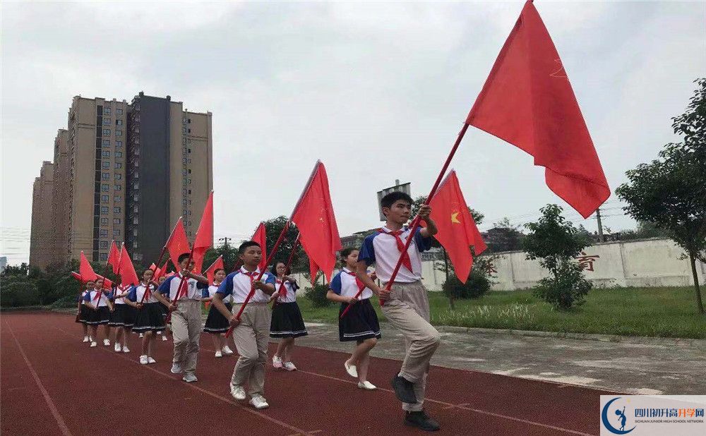 濛陽(yáng)中學(xué)一年的學(xué)費(fèi)是多少？