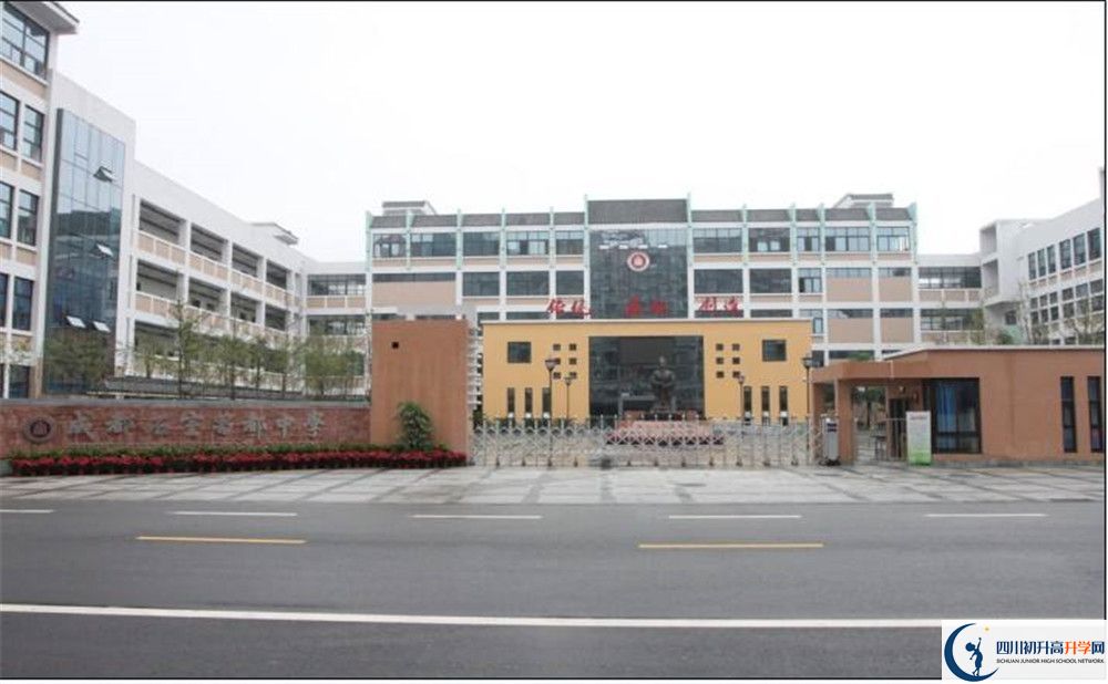 成都石室蜀都中學(xué)一年的學(xué)費是多少錢？