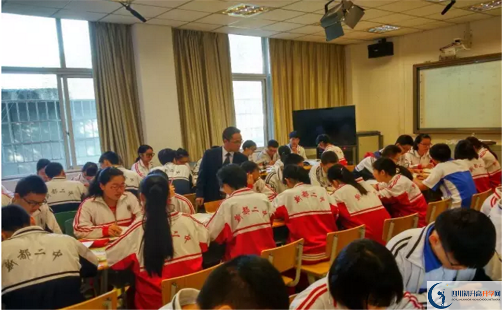 新都二中的老師好不好？