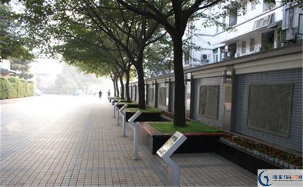 上成都市田家炳中學的分數(shù)線是多少？