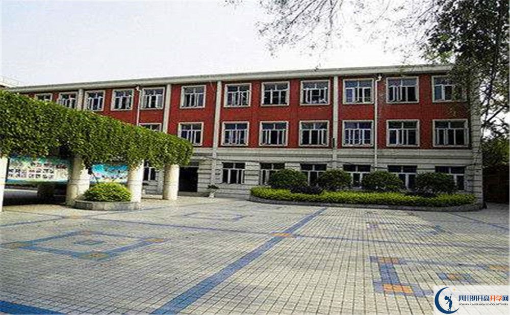 成都樹德中學(xué)一學(xué)期的學(xué)費(fèi)是多少？