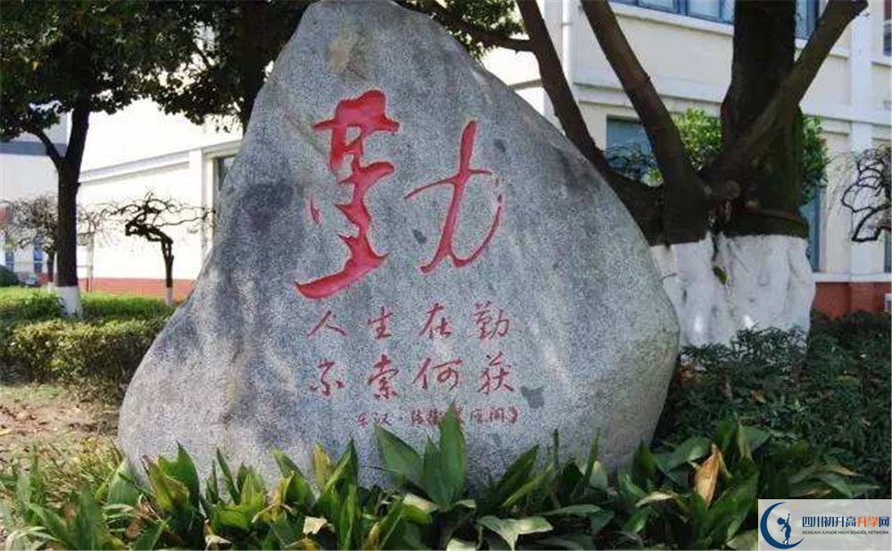 敖平中學(xué)一學(xué)期的學(xué)費(fèi)是多少？