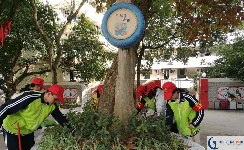 養(yǎng)馬中學(xué)一學(xué)期的學(xué)費(fèi)是多少？