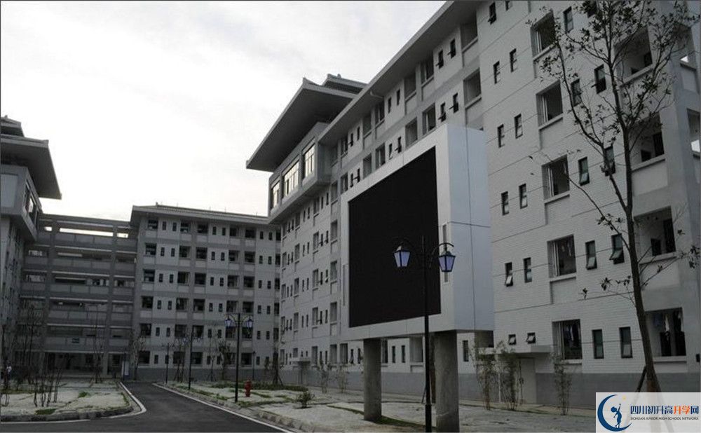 考成都石室中學(xué)北湖校區(qū)的分?jǐn)?shù)線是多少？