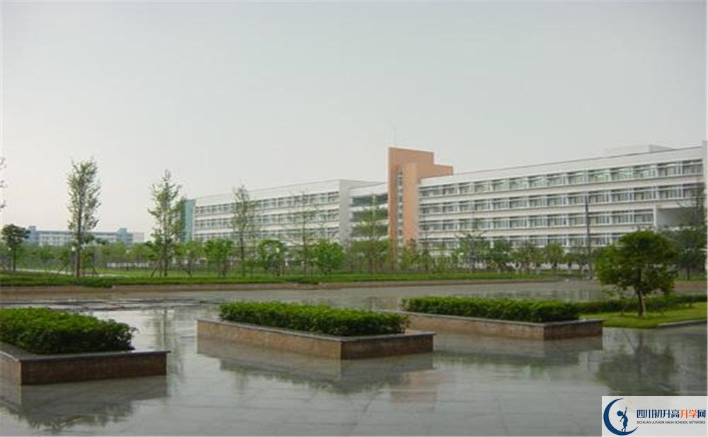 考西南交通大學(xué)附屬中學(xué)的分?jǐn)?shù)線是多少？